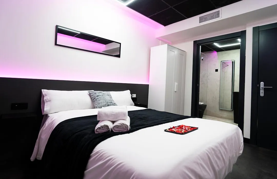 Mad Rooms-1