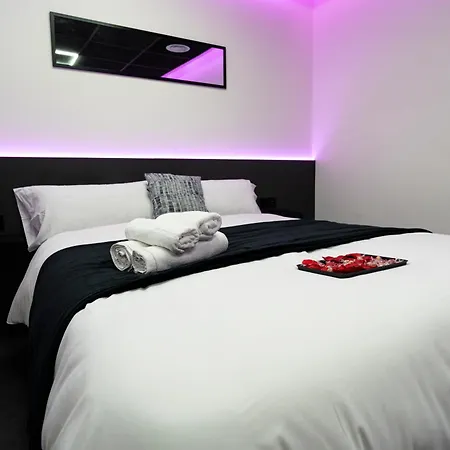 Mad Rooms-2